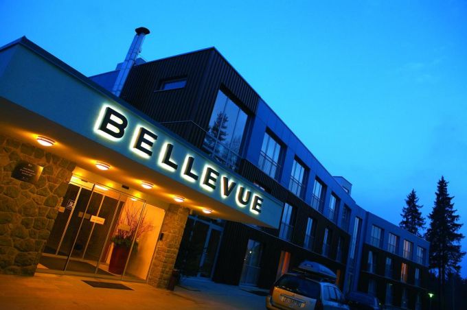 Bellevue. Situato sull'altopiano di Mariborsko Pohorje, il Bellevue - Wellness & Ski Hotel offre l'accesso gratuito all'imponente centro benessere, un camino e svariati bar e ristoranti.